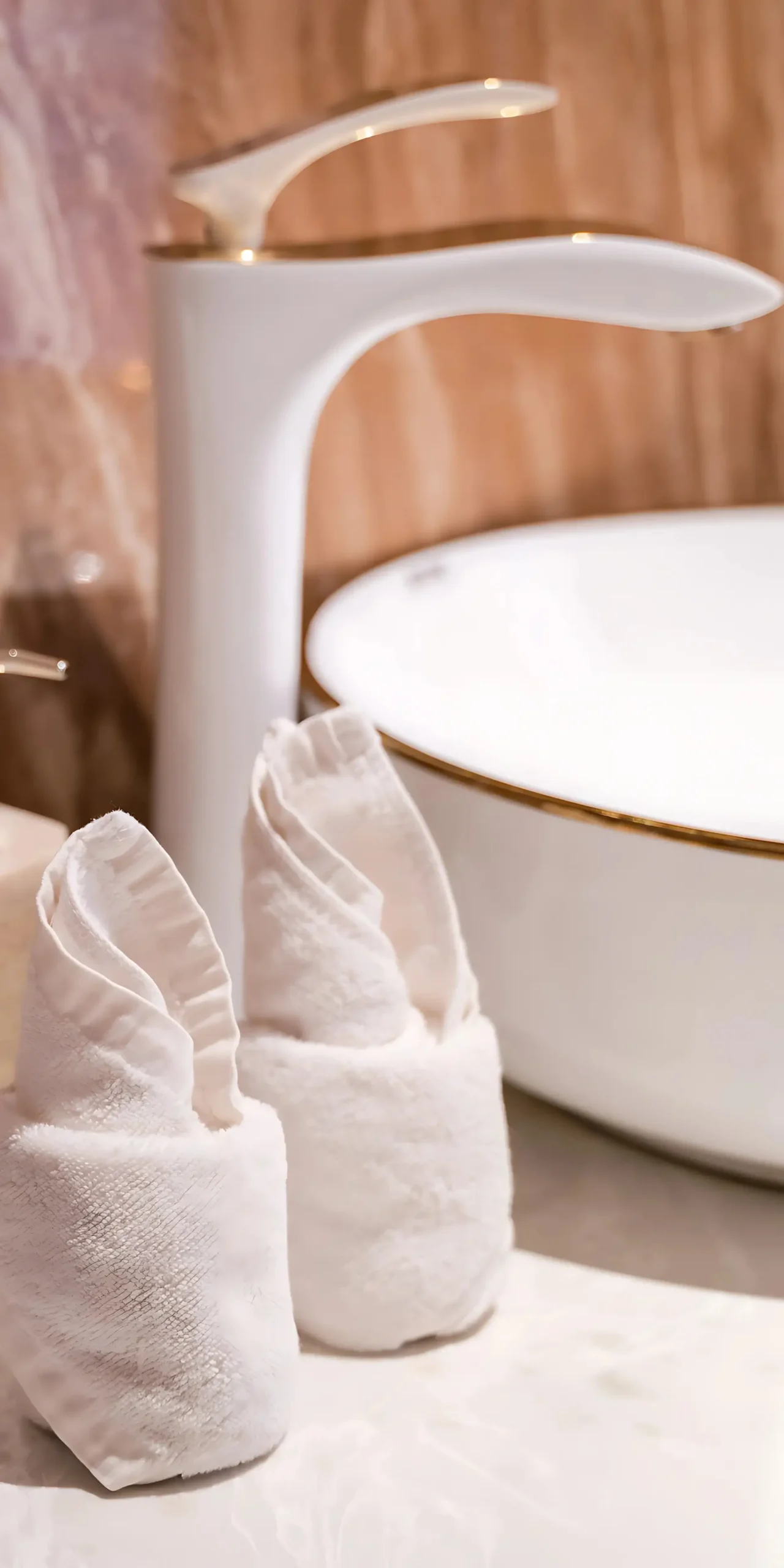 Luxury hotel bathroom setup with elegant towels and fittings – INEQUIP