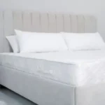 White fitted bed sheet on hotel mattress – INEQUIP